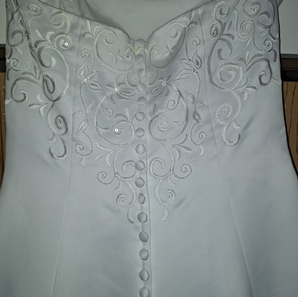 David's bridal wedding dress size 5 - 7 - Picture 12 of 15